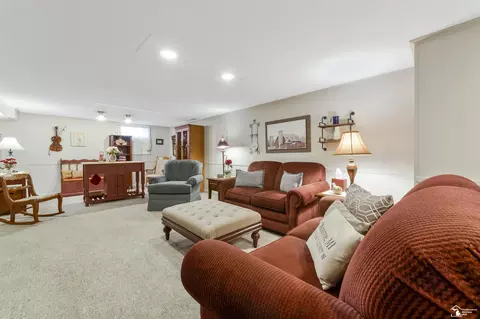 Living - 542 Fox, Monroe, MI 48161 photo 3 of 3