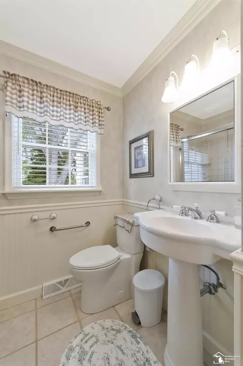 Bath - 542 Fox, Monroe, MI 48161 photo 1 of 6