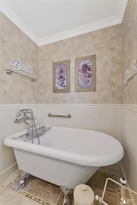 Bath - 542 Fox, Monroe, MI 48161 photo 6 of 6