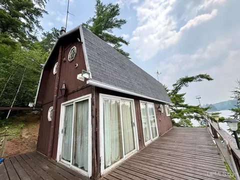 Exterior - 401 N Basin, Ishpeming, MI 49849 photo 2 of 9
