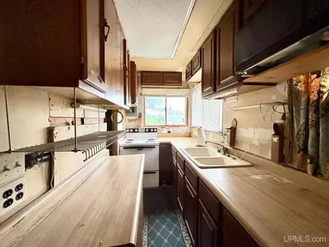 Kitchen - 401 N Basin, Ishpeming, MI 49849 photo 2 of 5