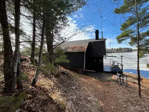 Exterior - 401 N Basin, Ishpeming, MI 49849 photo 6 of 9
