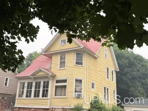 209 Montezuma, Hancock, MI 49930