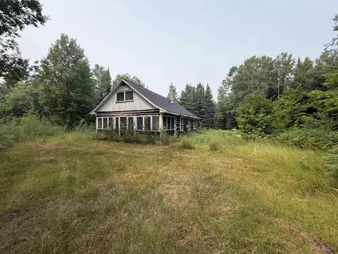 Cabin Fever N River Rd., Gulliver, MI 49840
