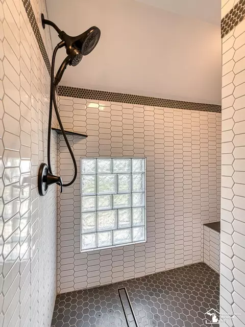 Bath - 4803 Colf, Carleton, MI 48117 photo 3 of 3