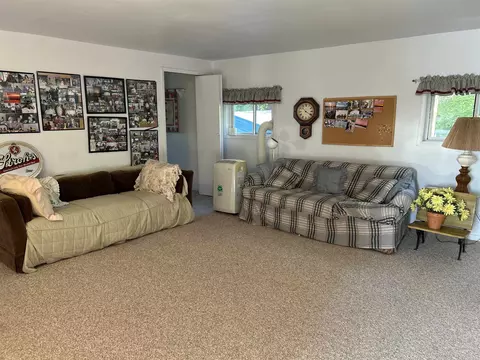Living - 1777 E Pratt Lk, Gladwin, MI 48624 photo 4 of 8