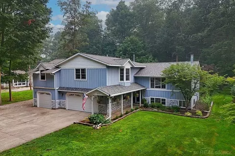 1571 Waukazoo, Holland, MI 49424