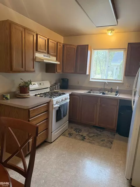 Kitchen - 520 Sheldon, Algonac, MI 48001 photo 2 of 2