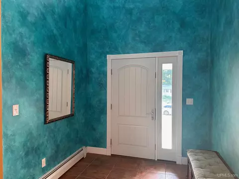 Entry Way - 1515 Glenwood, Ishpeming, MI 49849 photo 4 of 6