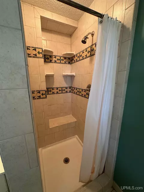 Bath - 1515 Glenwood, Ishpeming, MI 49849 photo 5 of 9