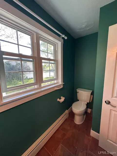 Bath - 1515 Glenwood, Ishpeming, MI 49849 photo 2 of 9