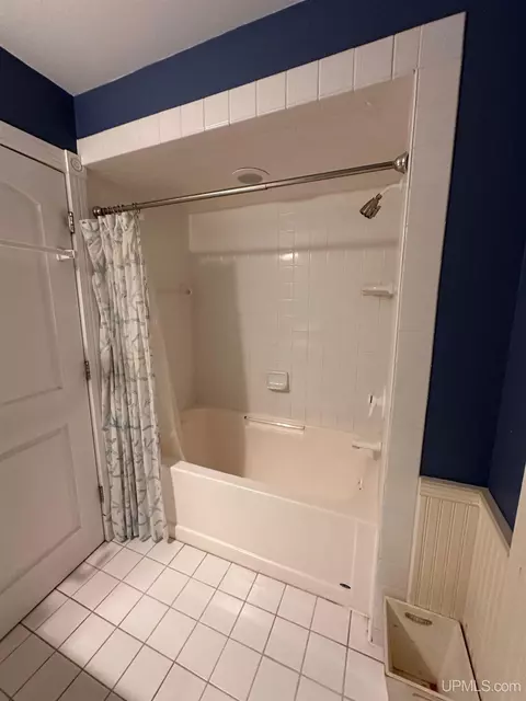 Bath - 1515 Glenwood, Ishpeming, MI 49849 photo 7 of 9