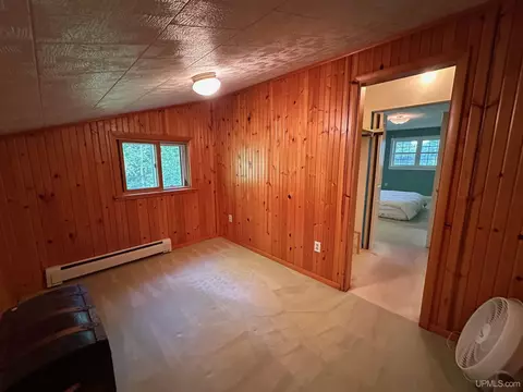 Bedroom - 1515 Glenwood, Ishpeming, MI 49849 photo 3 of 8