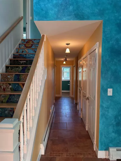 Entry Way - 1515 Glenwood, Ishpeming, MI 49849 photo 3 of 6
