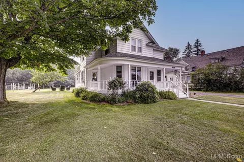 906 Selden, Iron River, MI 49935