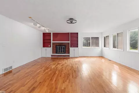 Living - 4333 Post, Flint, MI 48532 photo 2 of 7