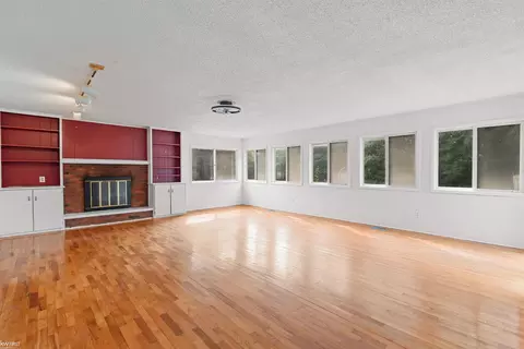 Living - 4333 Post, Flint, MI 48532 photo 1 of 7