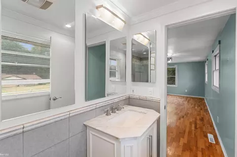 Bath - 4333 Post, Flint, MI 48532 photo 2 of 6