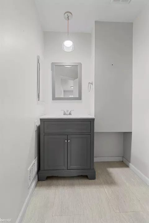Bath - 4333 Post, Flint, MI 48532 photo 5 of 6