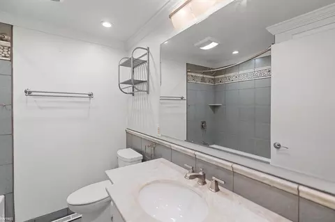 Bath - 4333 Post, Flint, MI 48532 photo 3 of 6