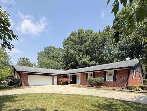900 Canterbury, Saginaw, MI 48638