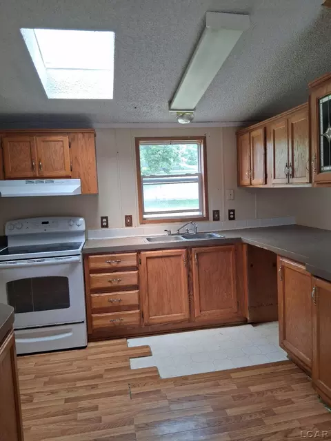 Kitchen - 1022 Davis, Adrian, MI 49221 photo 3 of 4