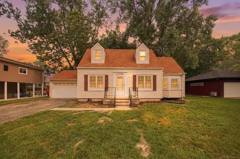 21726 8 12 Mile, Southfield, MI 48075