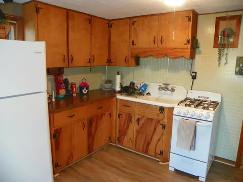 Kitchen - 1408 E Long Lk, Harrison, MI 48625 photo 1 of 4