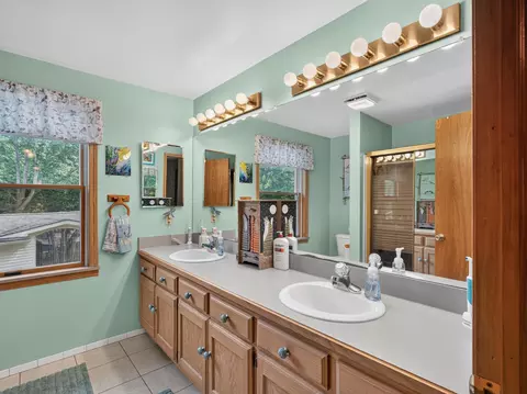 Bath - 3892 E Thendara, Gladwin, MI 48624 photo 2 of 3