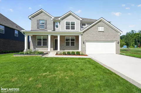 55777 Beacon Shr, Utica, MI 48315