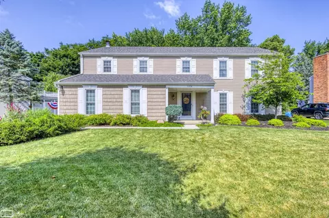 1374 E Horseshoe Bnd, Rochester Hills, MI 48306