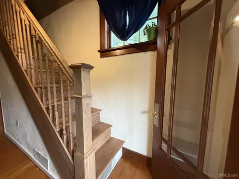 Entry Way - 236 Ready, Ishpeming, MI 49849 photo 2 of 5