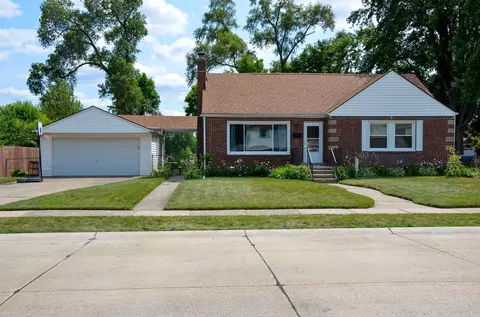 8474 Harding, Center Line, MI 48015