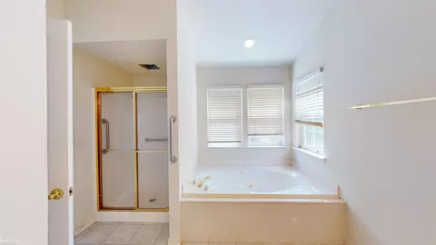 Bath - 49554 Dunhill, Macomb, MI 48044 photo 3 of 6