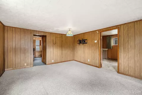 Living - 326 W Barnum, Ishpeming, MI 49849 photo 1 of 4