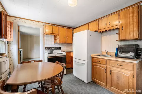 Kitchen - 326 W Barnum, Ishpeming, MI 49849 photo 2 of 5