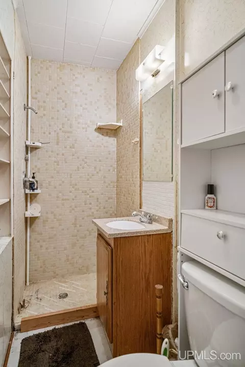 Bath - 326 W Barnum, Ishpeming, MI 49849 photo 1 of 2