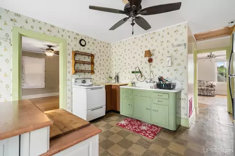 Kitchen - 326 W Barnum, Ishpeming, MI 49849 photo 4 of 5