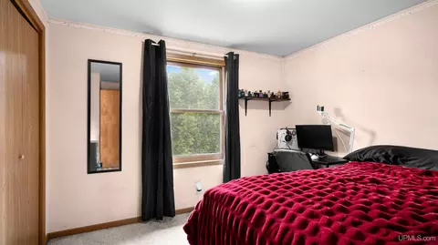 Bedroom - 4355 M, Escanaba, MI 49829 photo 1 of 2
