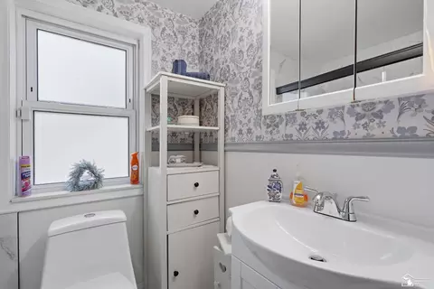Bath - 26396 Sibley, Romulus, MI 48174 photo 1 of 2