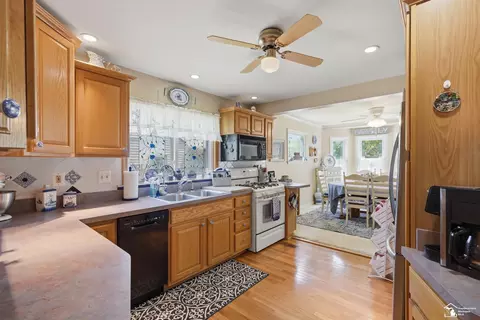Kitchen - 26396 Sibley, Romulus, MI 48174 photo 5 of 5