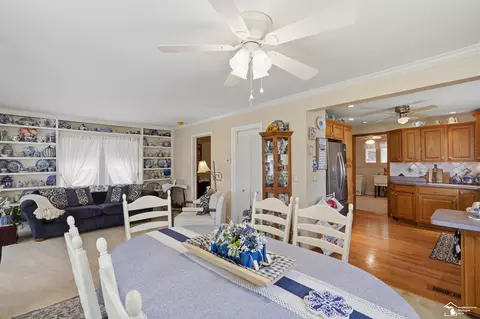 Dining - 26396 Sibley, Romulus, MI 48174 photo 3 of 3