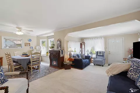 Living - 26396 Sibley, Romulus, MI 48174 photo 4 of 4