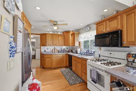 Kitchen - 26396 Sibley, Romulus, MI 48174 photo 2 of 5