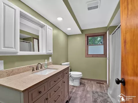 Bath - 2389 Devonshire, Temperance, MI 48182 photo 1 of 1