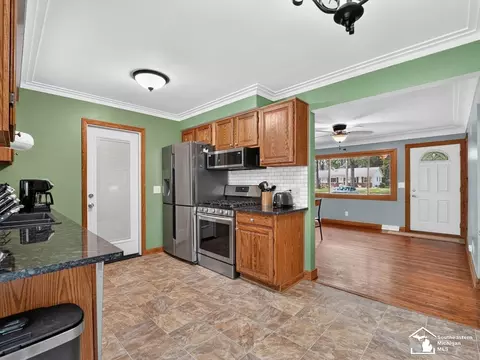 Kitchen - 2389 Devonshire, Temperance, MI 48182 photo 3 of 3