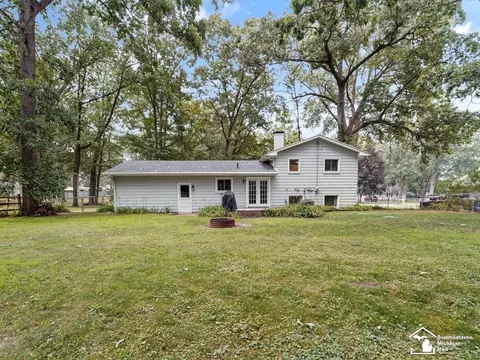 Exterior - 2389 Devonshire, Temperance, MI 48182 photo 3 of 4