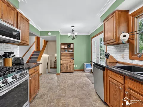 Kitchen - 2389 Devonshire, Temperance, MI 48182 photo 2 of 3