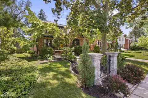 Exterior - 245 Ridgemont, Grosse Pointe Farms, MI 48236 photo 6 of 11