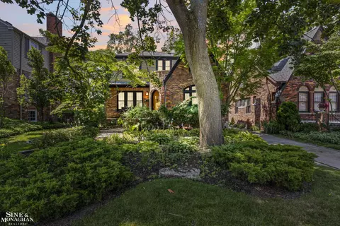 Exterior - 245 Ridgemont, Grosse Pointe Farms, MI 48236 photo 9 of 11